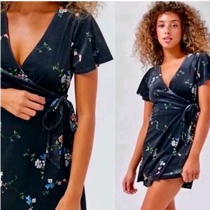 Urban Outfitters Theresa Black Velvet Floral Wrap Mini Dress Size Medium